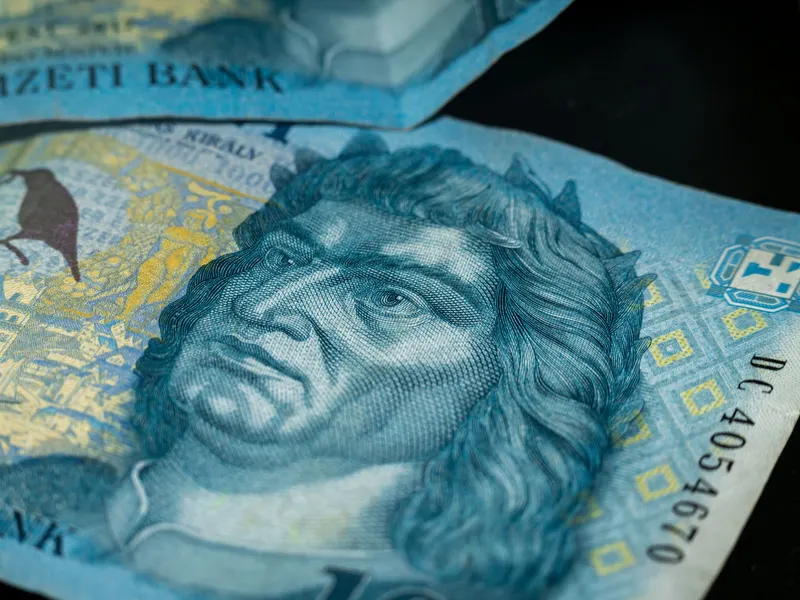Forintbankjegyek közelről