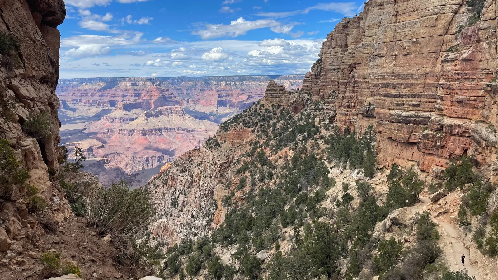 A Grand Canyon rétegzett sziklafalai